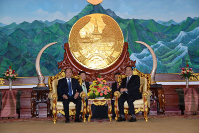 ຮອງນາຍົກລັດຖະມົນຕີຫງວຽນຊວນຟຸກ ເຂົ້າຢ້ຽມ ຂໍ່ານັບການນຳພັກ, ລັດ, ສະພາແຫ່ງຊາດ ລາວ